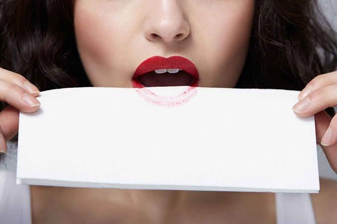 Avoid Lipstick Smudges Hacks
