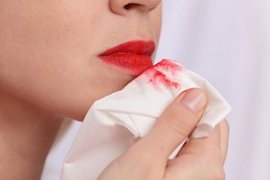 10 Common Lipstick Mistakes