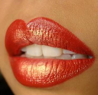 10 Common Lipstick Mistakes