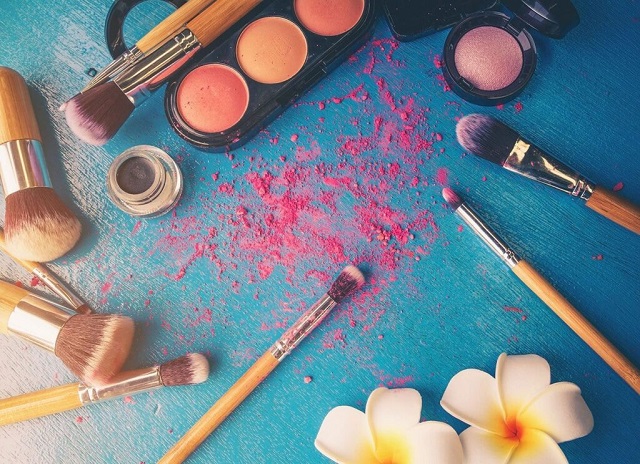 Popular Makeup facts and myths